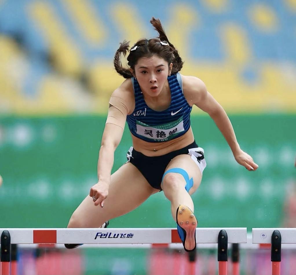 吴艳妮的父母估计该担心了，原因很简单，不是因为100米跨栏她没有夺冠，而