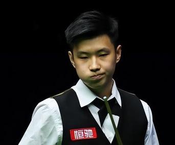 梦碎希金斯，关键球掉链子，赵心童为盲目自信买单，无缘四强！斯诺克