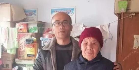 山东一男孩每天徒步30公里上学，一妇人得知后，把自己的屋子免费让给他住，男孩因此