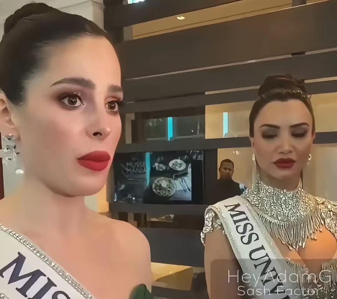 曼谷环球小姐现场直接炸翻！赛事副主席拿麦克风当众骂墨西哥选手“愚蠢”“没脑子”，