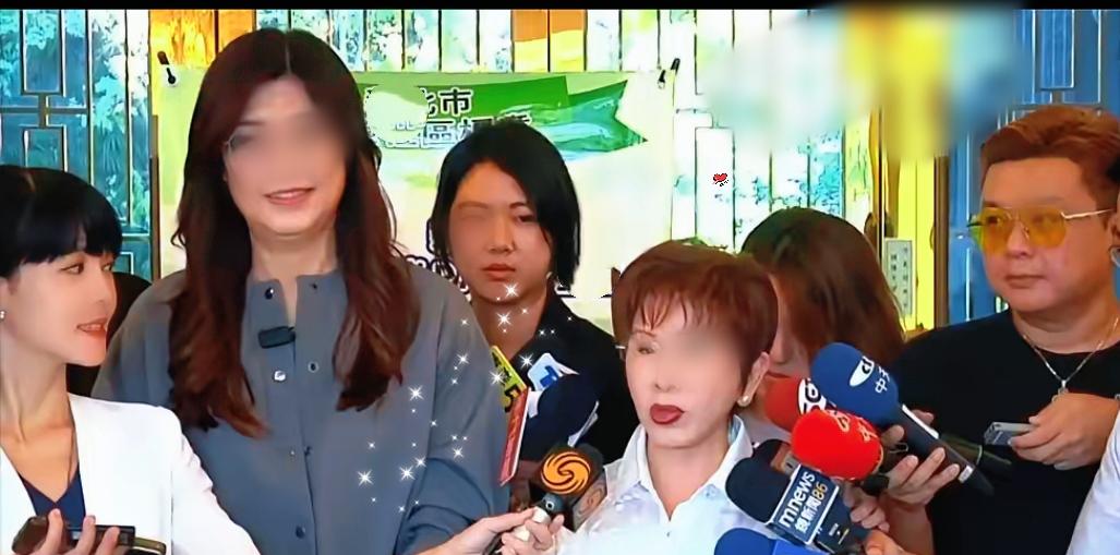 洪秀柱今天被问到“到底挺谁”，她给出的答案堪称教科书级示范，短短几句分成两步走—