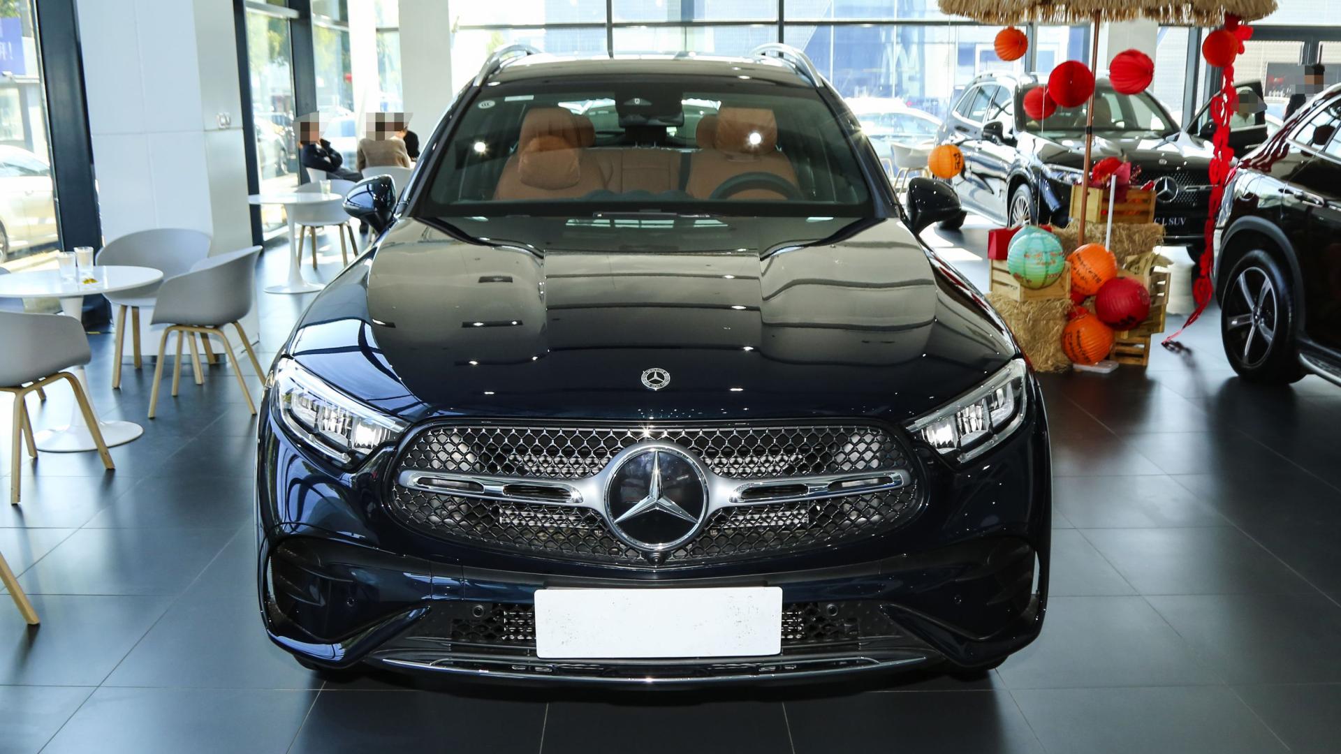 奔驰豪华SUV“跌麻了”!从43万跌至32万,204马力+9AT+48V轻混,还看宝马X3?