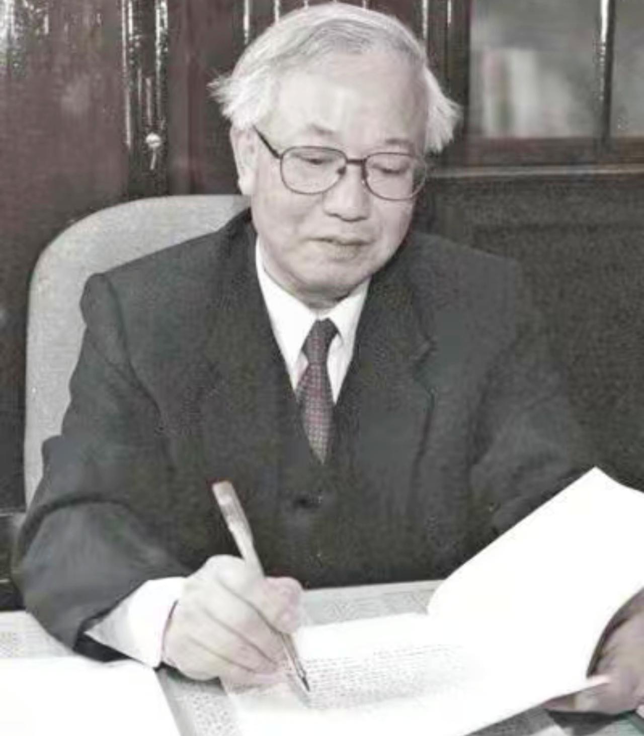 有些人的回忆录，真是不经查。四十年前的一封“存照信”，撕开了某些人回忆录里的