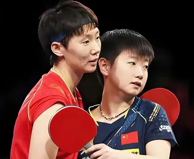 王曼昱惨败，教练组真该好好反思！长久以来，国乒女队傲立乒坛之巅，因外协会选手带来