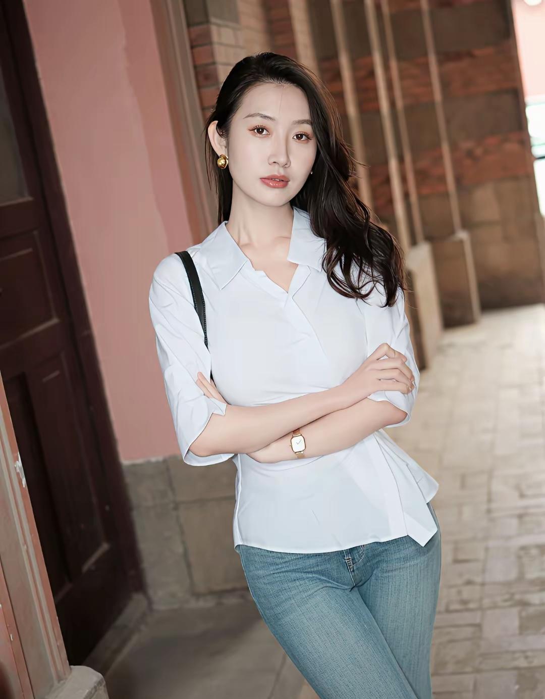 大家觉得这位30岁的美女漂不漂亮，是不是你的女神。