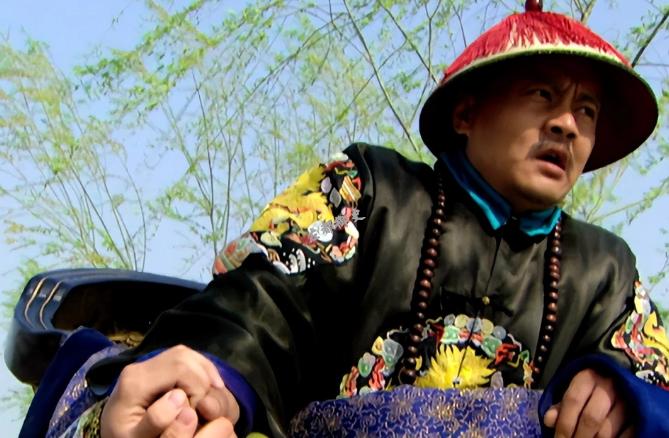 乾隆对他的十三叔胤祥，打心里就不是那么敬重了。雍正八年初，胤祥患病，雍正在宫中