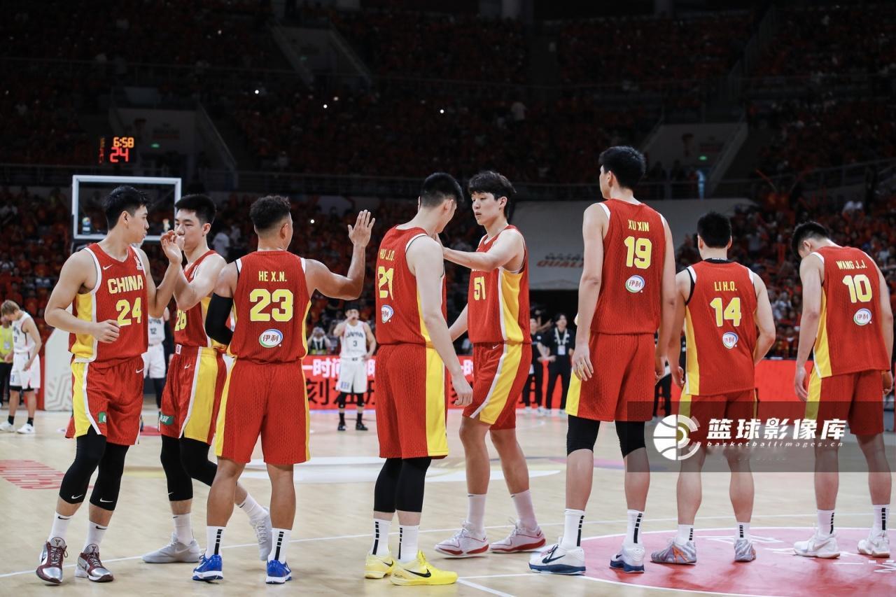 今晚中国队迎战卡塔尔的12人大名单中规中矩，没有什么了出人意料的，李悦洲和程帅鹏