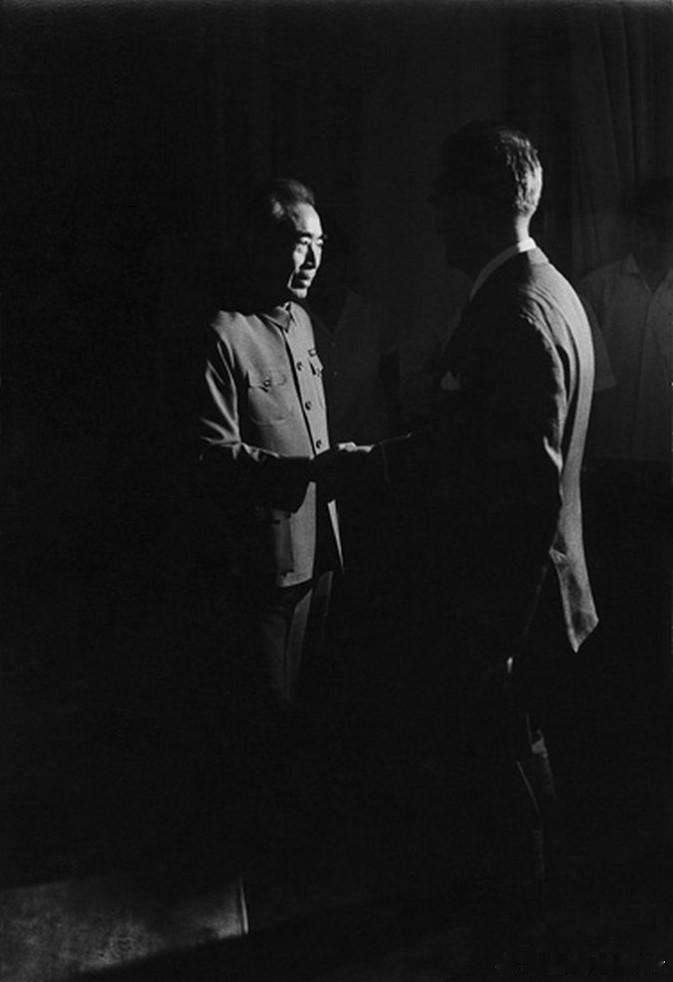 马克·吕布镜头下的周总理