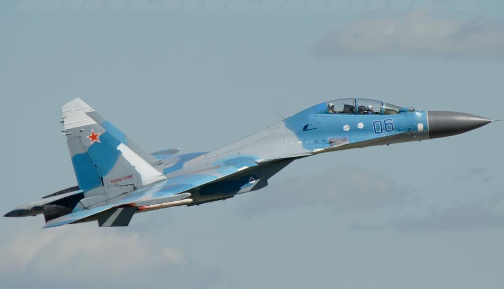 在战时，乌军随时可能袭击克里米亚的情况下，仍有运输机进行起降，可见俄军比较偏爱冒