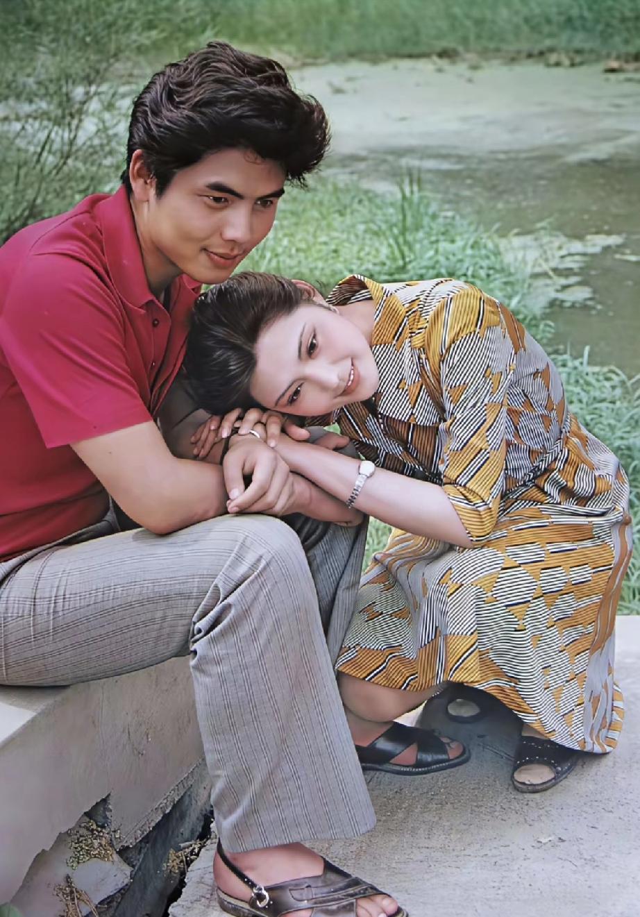 姜黎黎和汪宝生从青丝到白发的婚姻，惹人羡慕。当年的姜黎黎真的美艳如一朵盛开的红