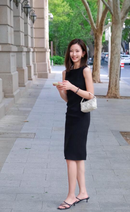 美丽小黑裙