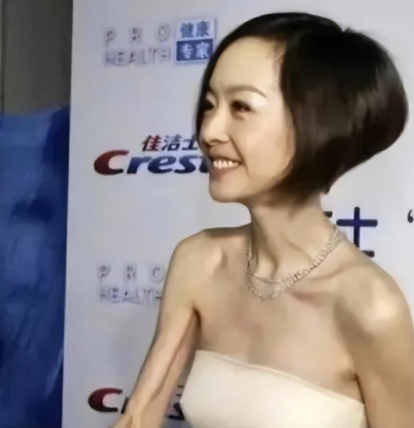 2008年，骨瘦如柴的鲁豫去李连杰家里吃饭，李连杰说：“听说你每天只吃20粒米饭