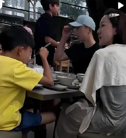 还是马龙会办事。工作干的风生水起，家人也安排的妥妥帖帖。这不，这几天马龙带着妻