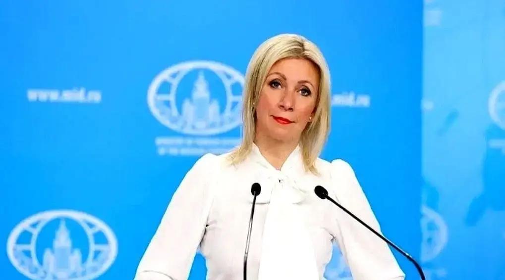 关于格陵兰岛，俄罗斯突然开腔了。话筒直接递给中国，上来就一句硬话：在这块地盘上，