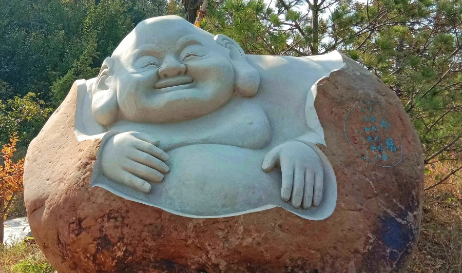 大连横山公园开通接驳车了。昨天在龙王塘地铁站内看到接驳车时间表，还设有接待处