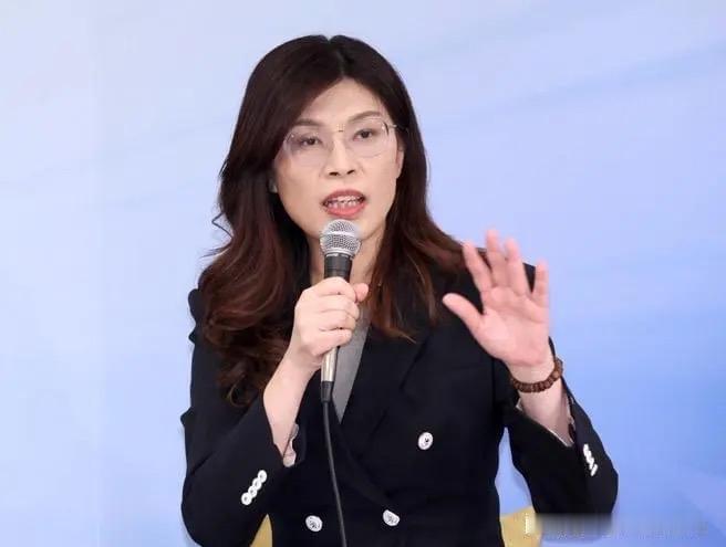 郑丽文喊大陆：不要军事相向，还出席赖当局活动，却遭赖清德羞辱不得不说，最近国