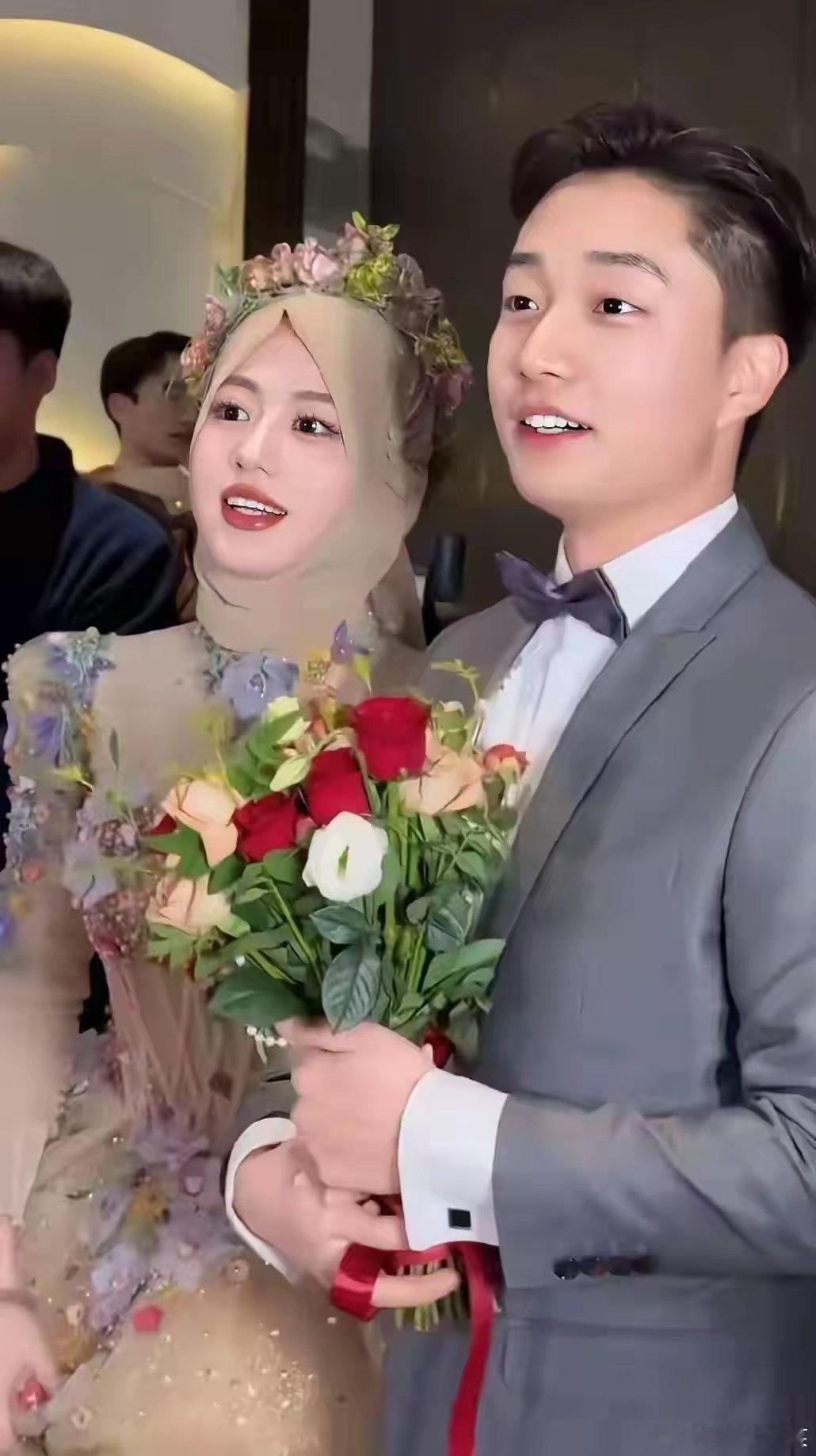 这个是回族的新娘吗？实在是太漂亮了，第一次见这种淡黄色的婚纱