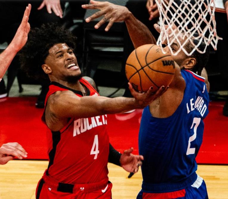 NBA常规赛各队只剩最后一场要打，明天凌晨火箭队将回到主场对阵掘金队。这场比赛是
