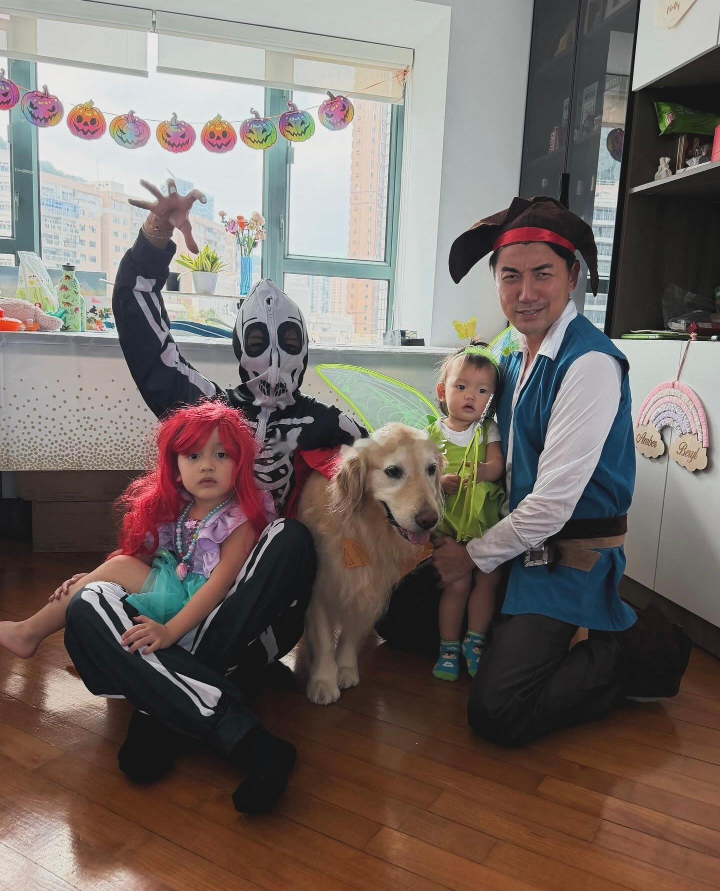 洪永城一家四口的万圣节装扮🧚🏻👻🎃​​​