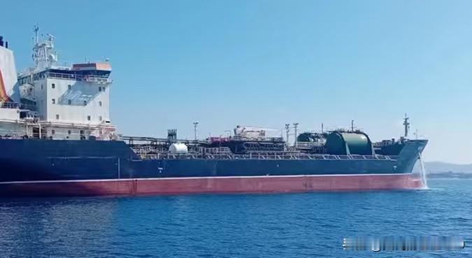 俄罗斯的报复行动继续，又一艘与乌克兰有关的货船遭袭——据乌克兰媒体报道，俄罗斯在