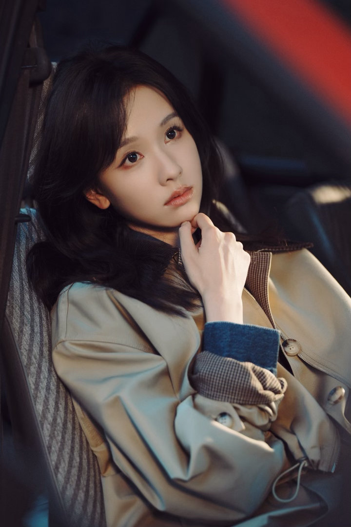 陈都灵现偶陈都灵现偶女主陈都灵塑造的现偶女主兼顾美感与内核，外表文静柔和，内心坚