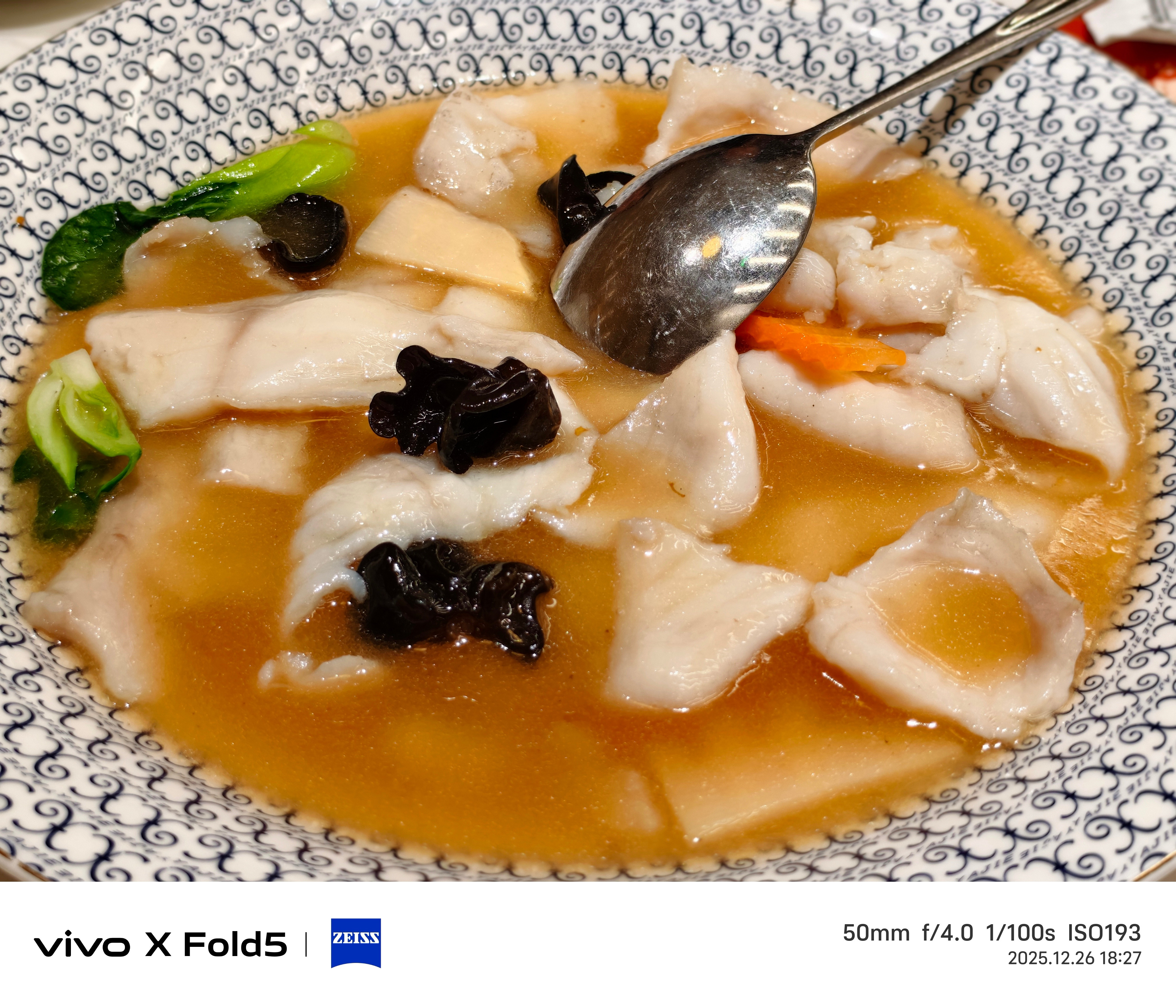 路过济南必须吃一顿鲁菜，这家梅飞几年前吃过一次至今依然惦记，今天终于有机会再来。