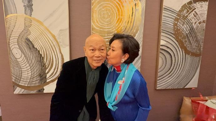 谁说人家罗家英不幸福呢？年仅80岁外出打工又怎样啊，人家就是这种相处模式。10