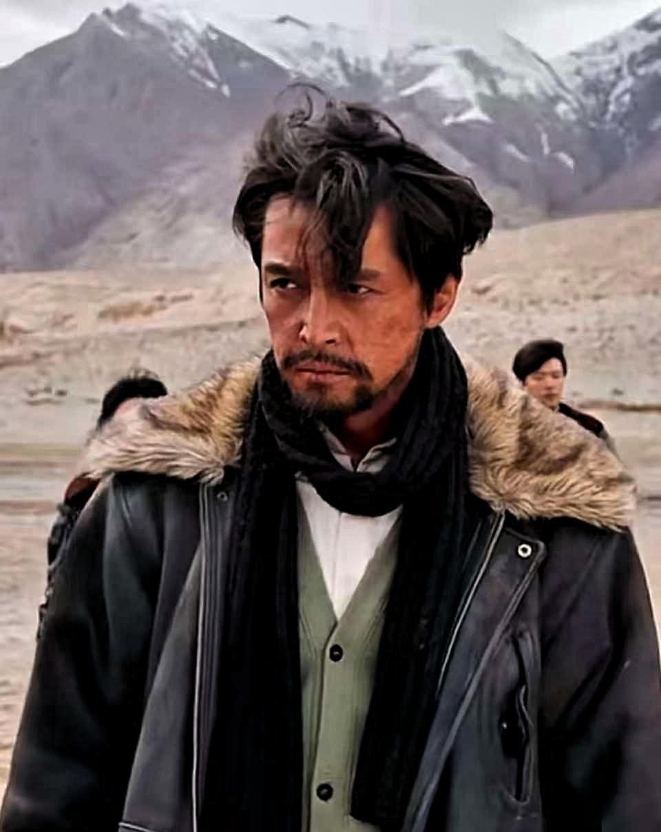 这个世界上恐怕搞不懂的人，就是胡歌了，明明已经儿女双全，财富自由了，还那么拼命