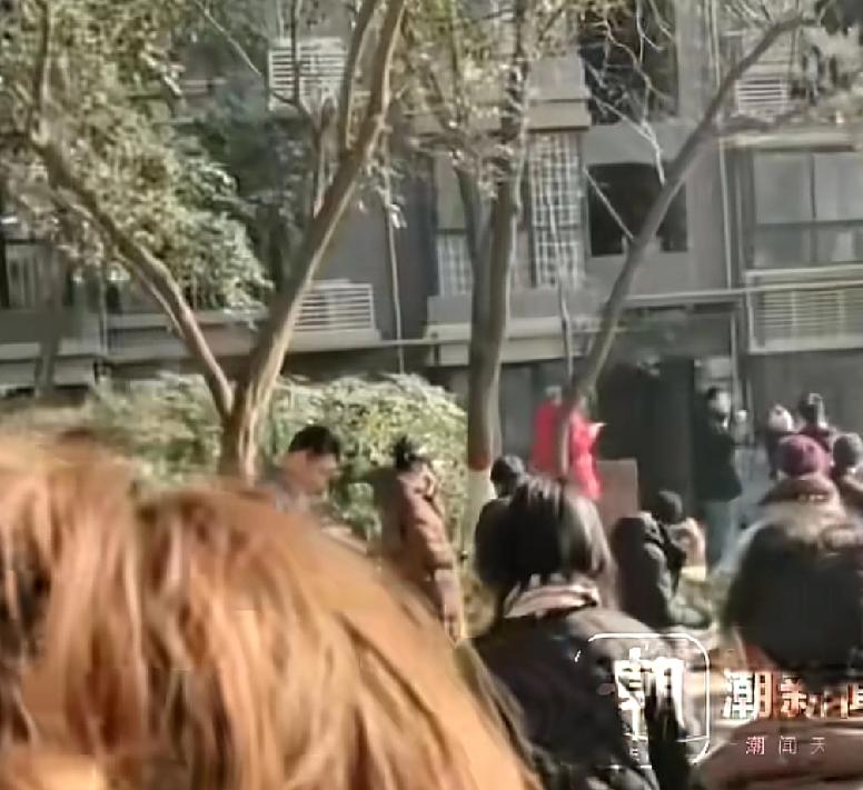 遇上这样的物业，真是倒了大霉了陕西西安一个小区内的电梯，在前不久就出现过问题，