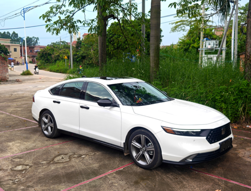 11代雅阁提车后体验先来讲述一下我为什么会选择雅阁。因为要为自己的终身大事考虑