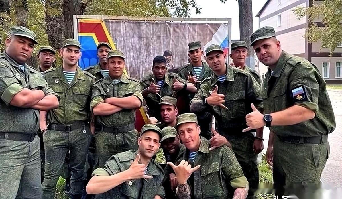 这事儿最让人后背发凉的，不是美军摸进去了，也不是那32个古巴保镖当场报销。而是