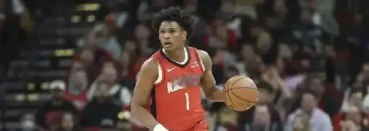 谁说20岁改不了投篮姿势？火箭逼汤普森每天练1000次，现在他空位三分敢出手了。