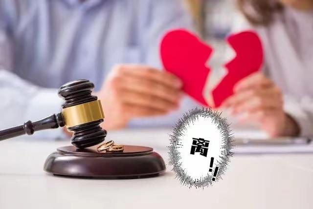 河南南阳。张伟月薪15000，妻子让他每月给弟弟还3500房贷，张伟不同意。妻