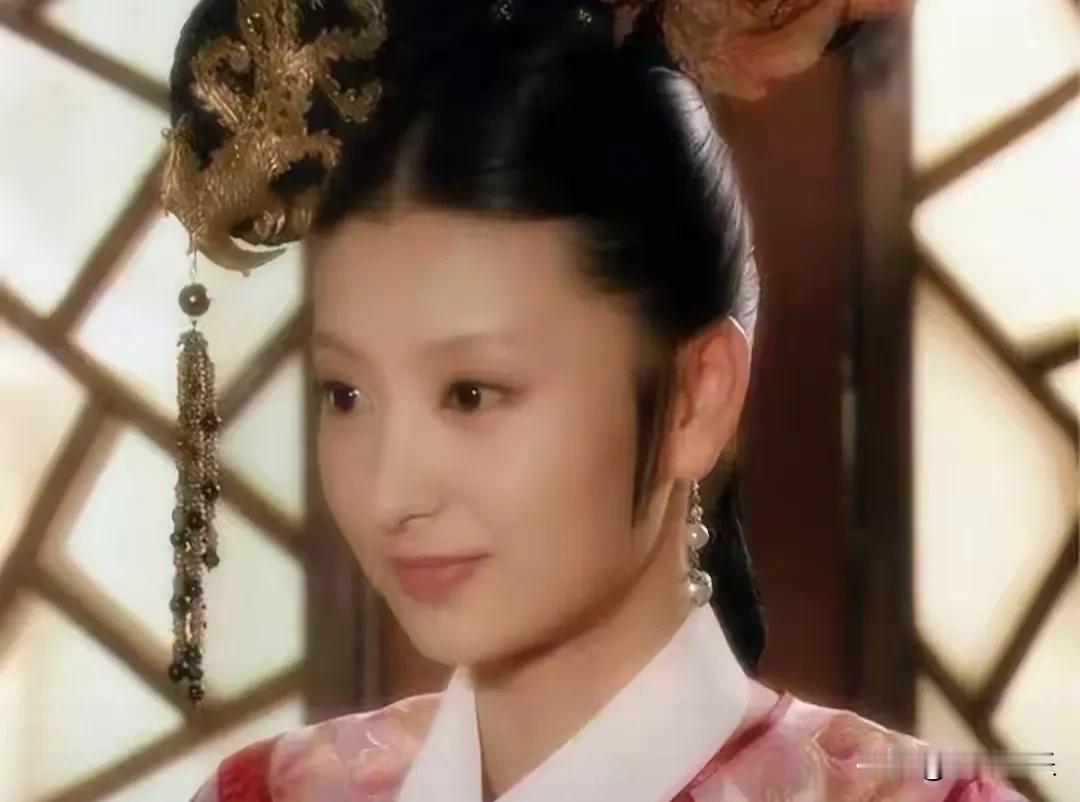 嬛儿的眉姐姐上春晚了谁能想到，除夕夜最戳我的不是那些高科技舞台，而是眉姐姐在