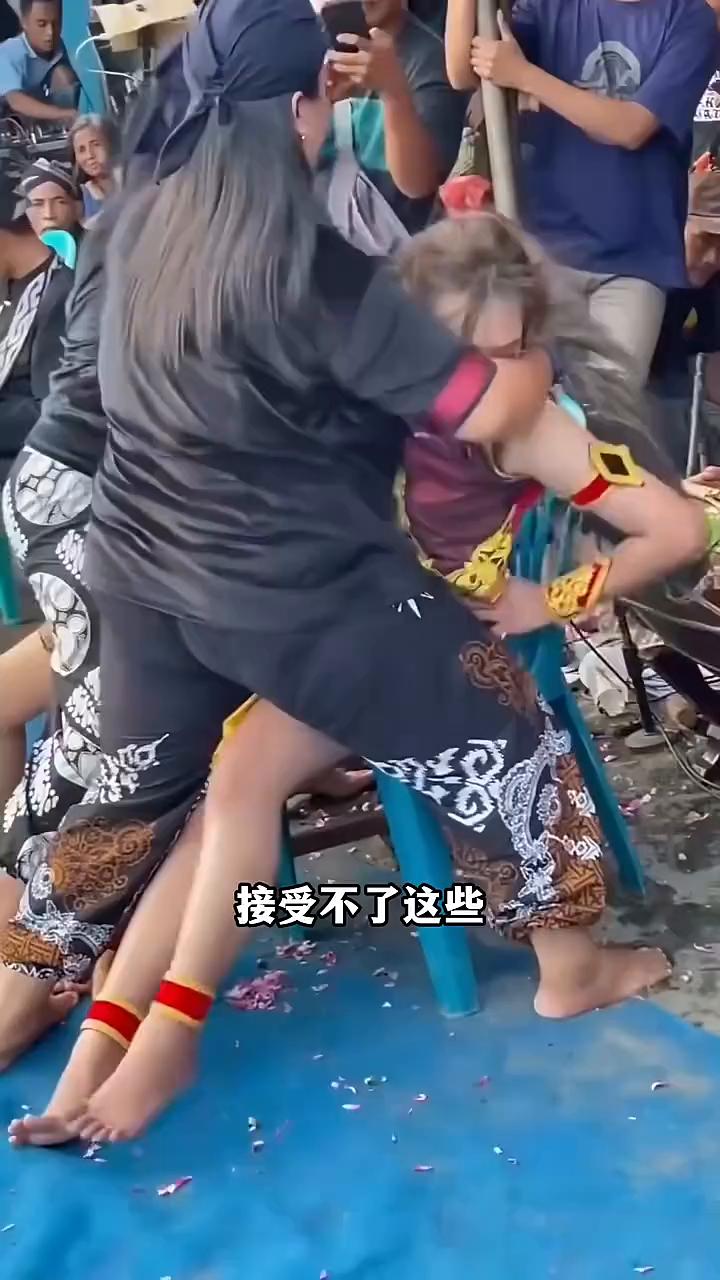 接受不了这些，千万不要出国旅游。·到了泰国才知道，这里有十几种性别，同性恋也可