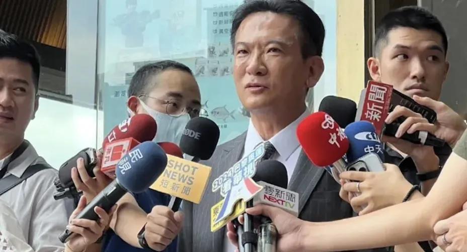民进党其实已经穷途末路了。就在昨天，民进党立委林俊宪表示，要把这次罢免战当作未来