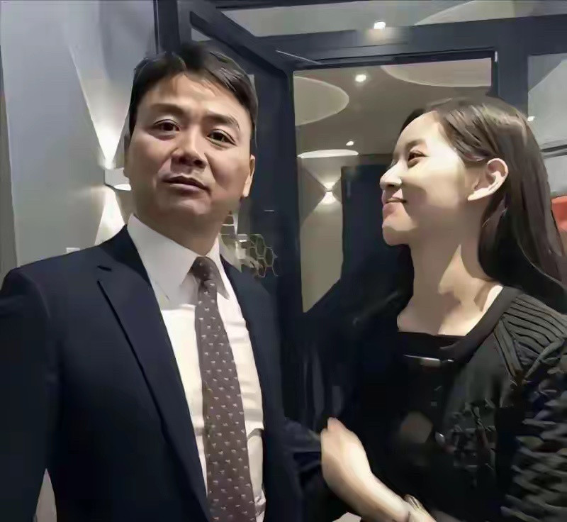 没想到，原来刘强东在和章泽天结婚前，就已经有了一个儿子