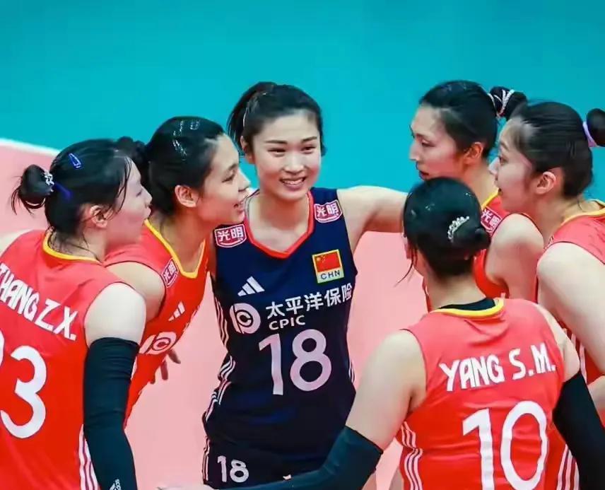 中国女排虽败犹荣之战！首先：敢于碰硬准备很充分；25：19给了对方