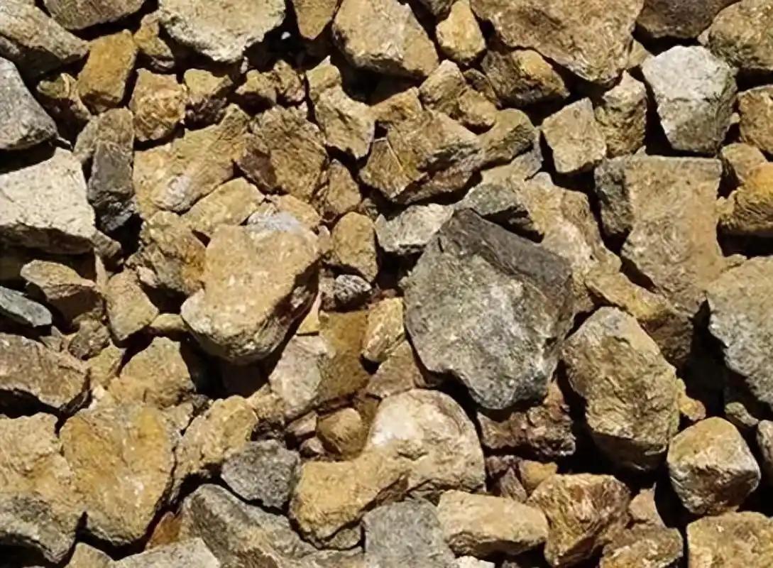 稀土出口还要进一步量减价升。 今年上半年的海关统计数据，透着一股不同寻常的气