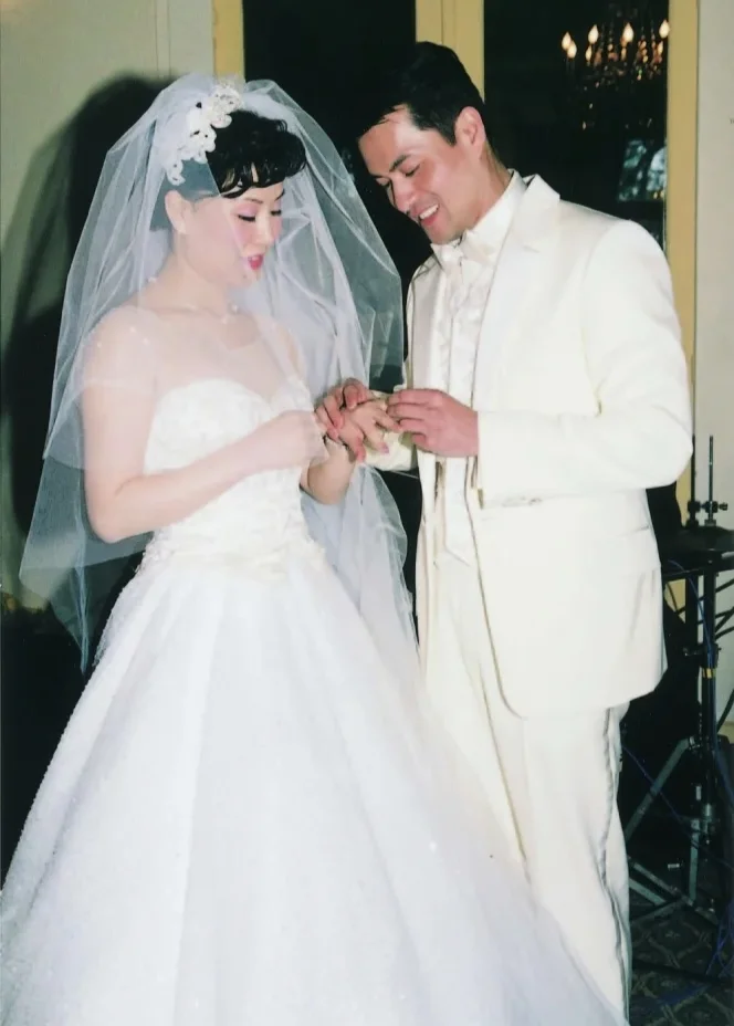 2001年，吕良伟和富婆杨小娟的婚礼！