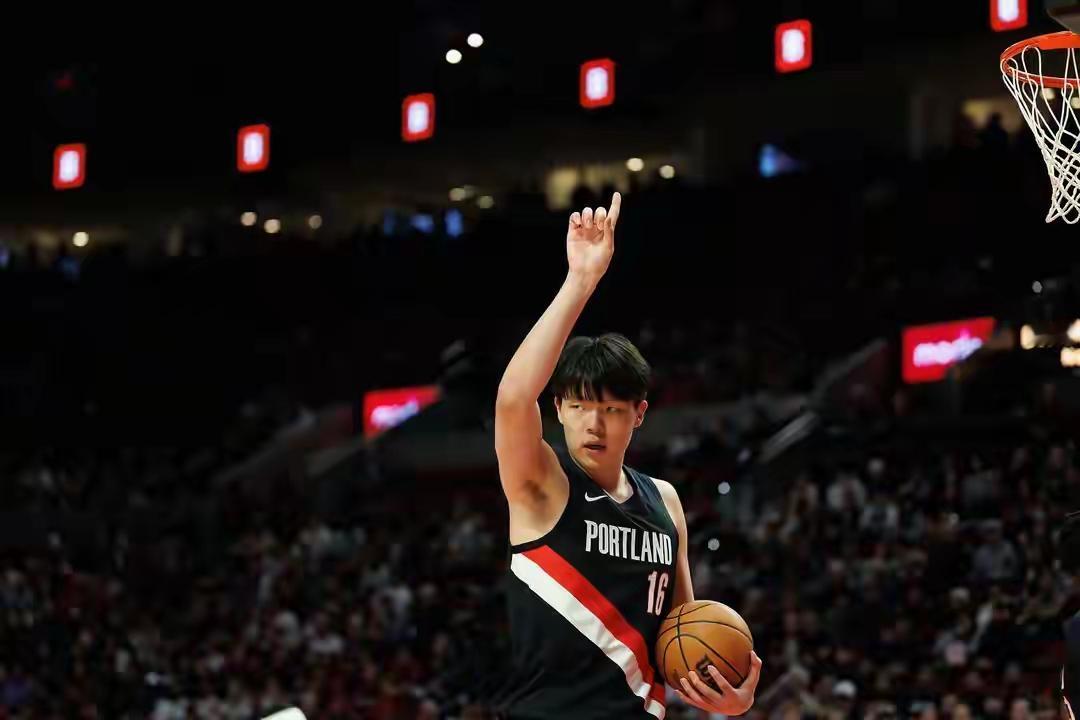 杨瀚森出场3分30秒就几乎填满数据栏，“太强了”……！开拓者135-115击