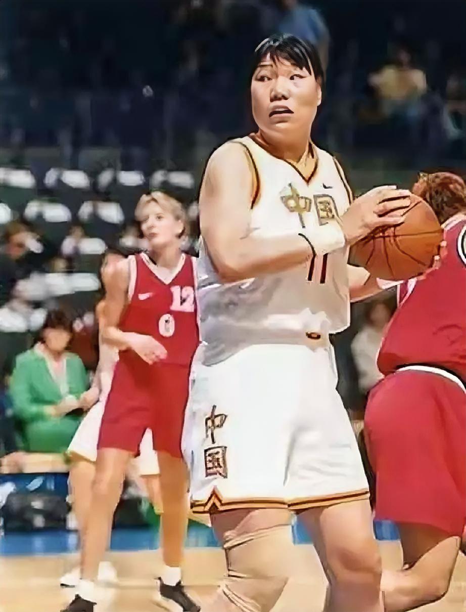 历届中国女篮十大得分手1、郑海霞，中锋，817分，31岁退役2、陈楠，中锋