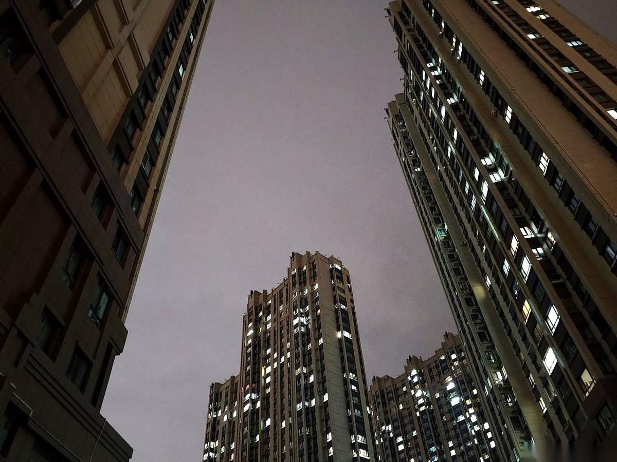 晚上八点，电话响了，95开头的，又是银行。“哥，我们这有笔备用金，免息的，要不