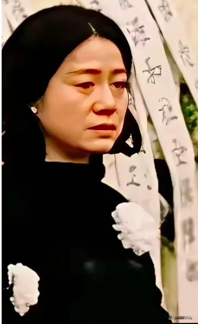 翁帆这种哀伤的破碎感是演不出来的,如果不是因为感情好,不可能这么心碎。任何一个人