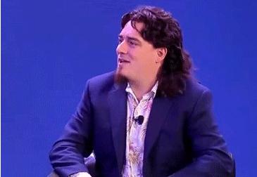 近日，美国人工智能军工企业创始人接受媒体采访时称：中国不会大规模生产应用无人机，