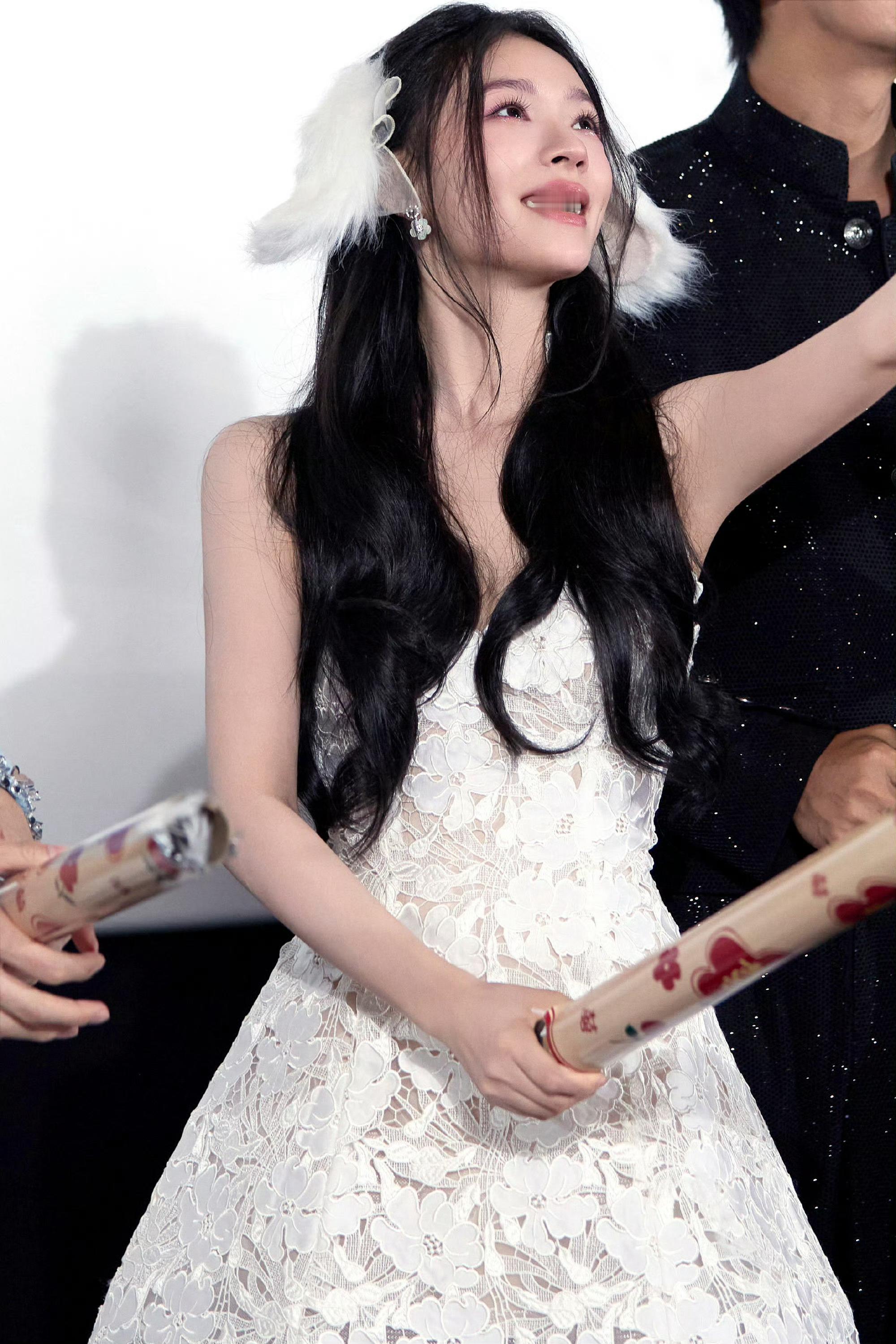 林允今日美貌满分！好萌的小兔子阿谁好可爱啊啊啊萌兔​