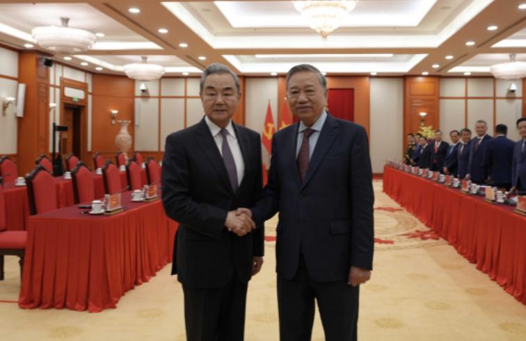 越南不会在中美间中立了。3+3部长级会议后，中国和越南谈妥了。3月15日到1