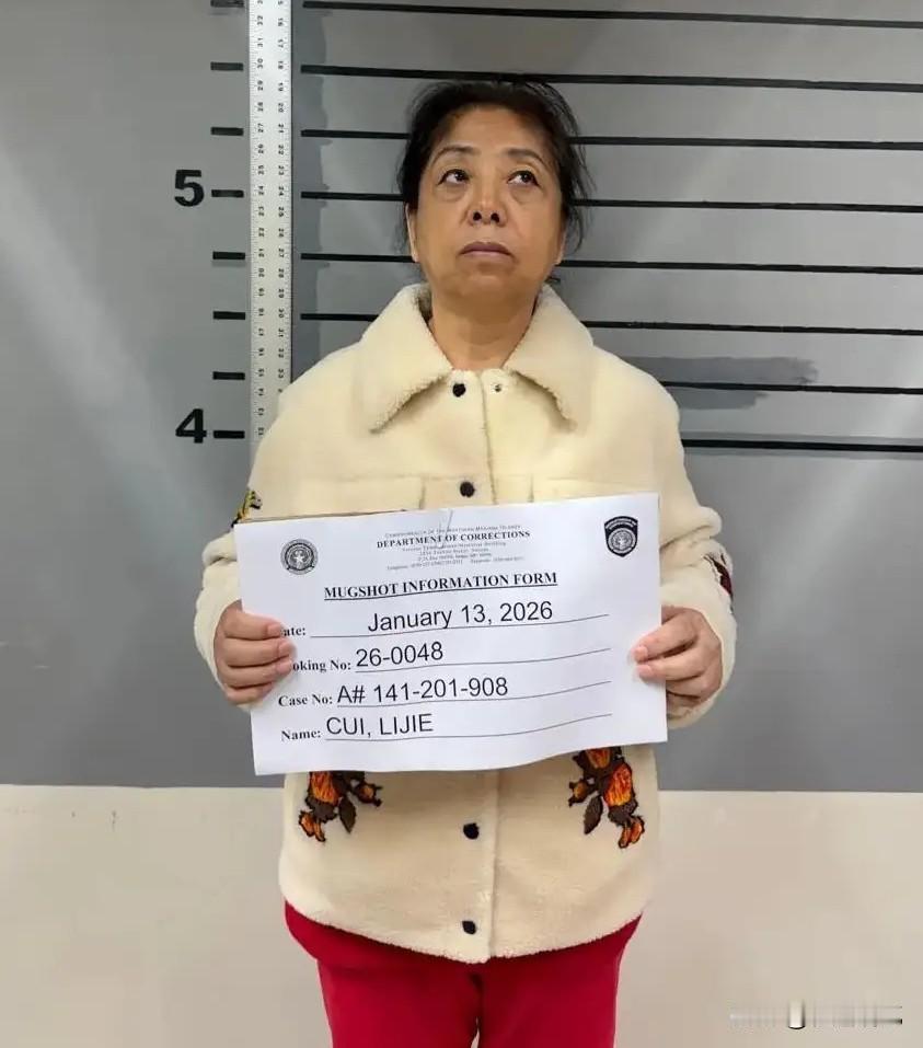 台湾明星吴佩慈的婆婆在美国被捕上了热搜，照片上的这个女人也不像养尊处优的，还是