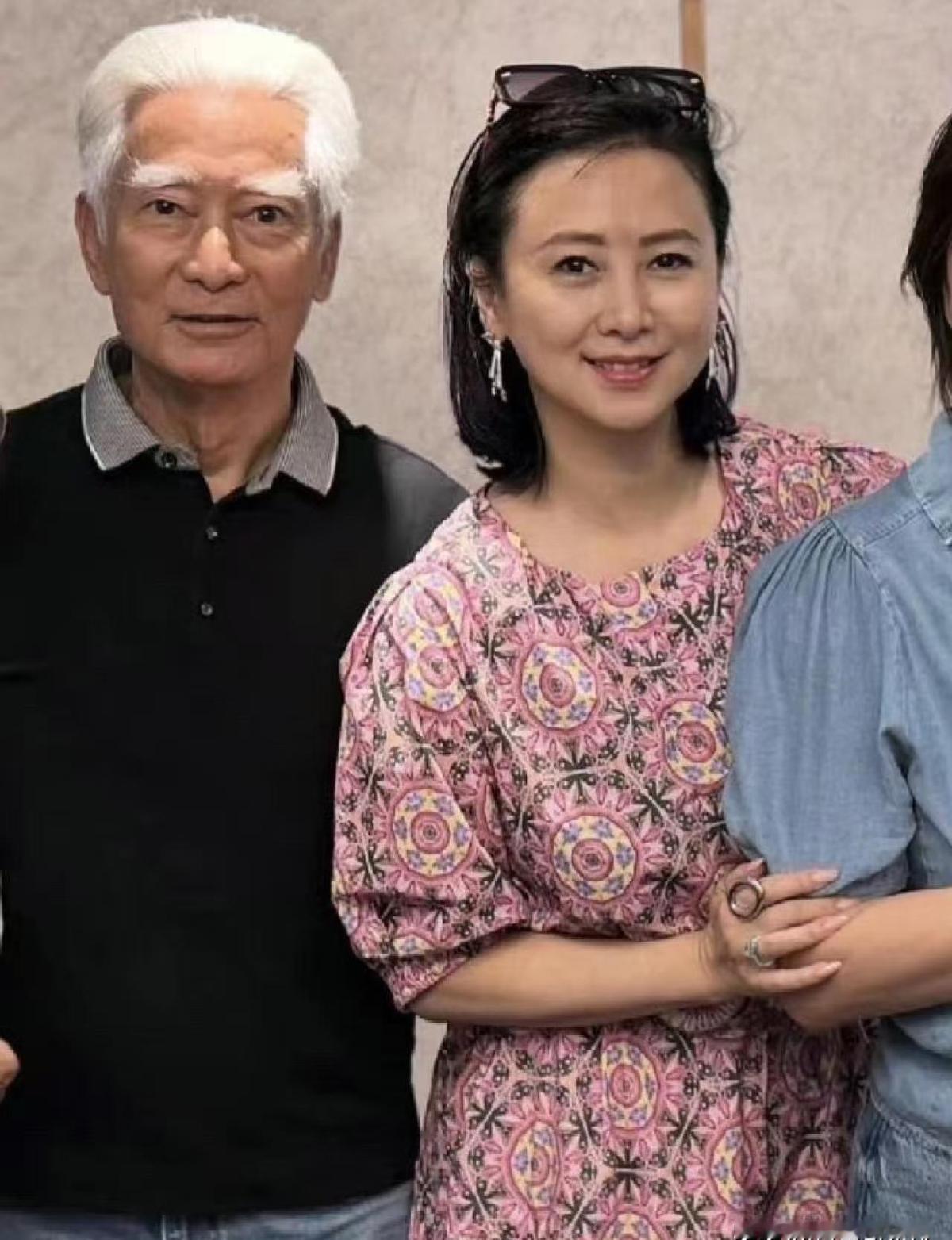 57岁，不是靠脸，是靠命在熬。她一天只吃六小时，其余十八小时，嘴闲着，胃也歇着