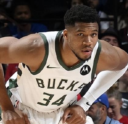 字母哥和雄鹿闹掰的原因曝光：雄鹿让字母哥休战，字母哥坚持想要上场。原因是